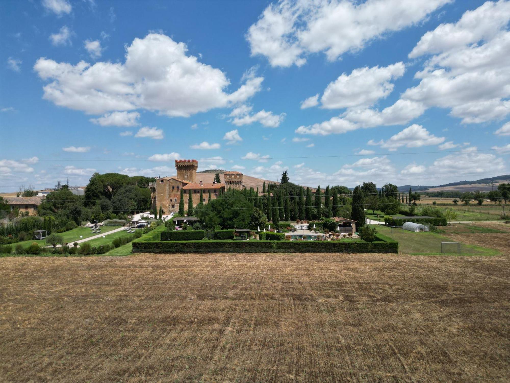 Castello La Grancia Di Spedaletto Bauernhof